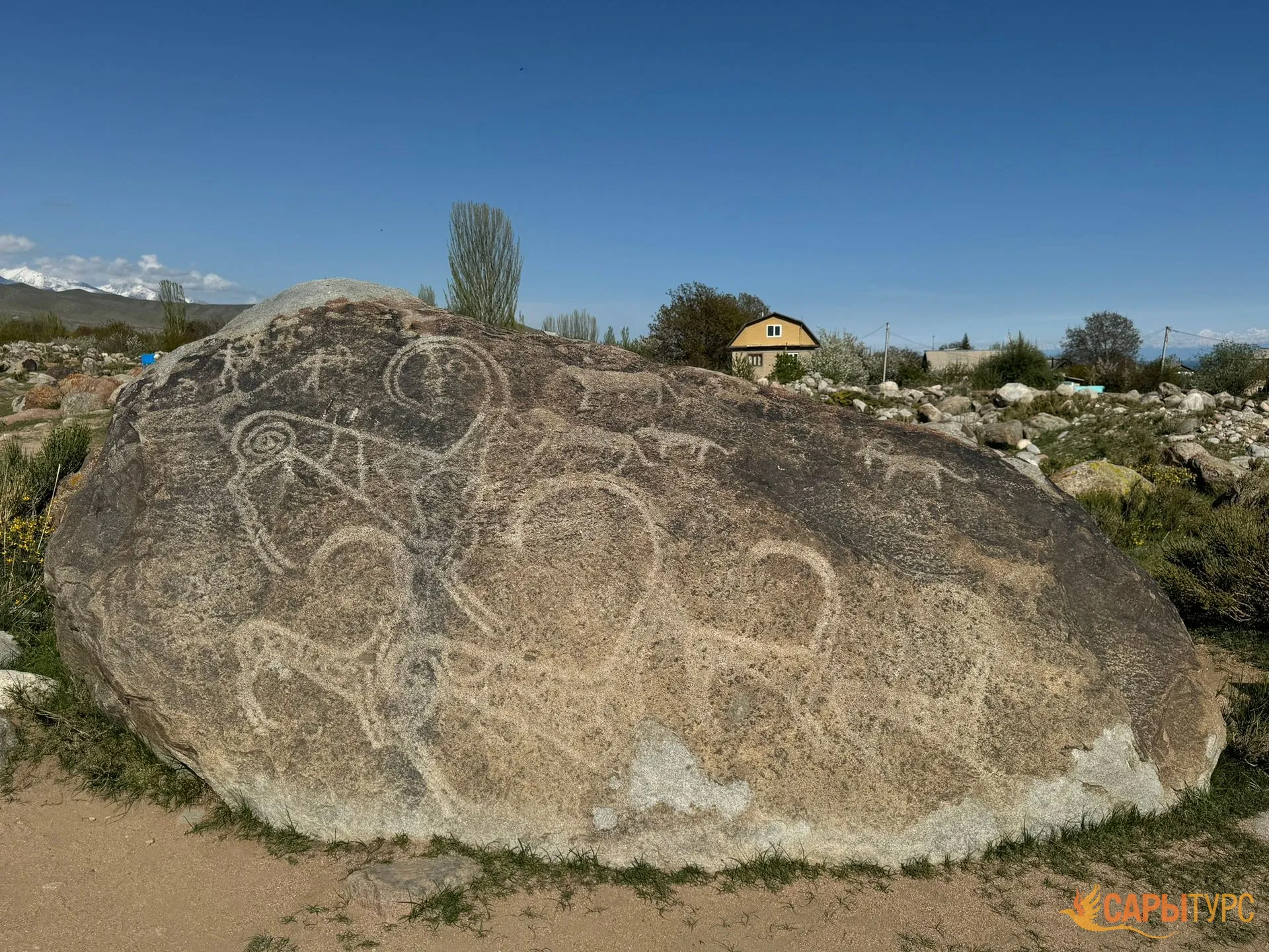 Петроглифы в Чолпон-Ате