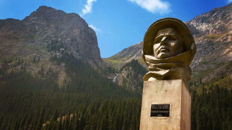 Экскурсия на южный берег Иссык-Куля: каньон Сказка, водопады Барскоона