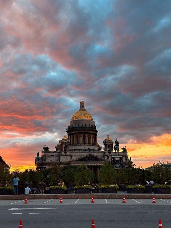 Санкт-Петербург: неочевидный и невероятный