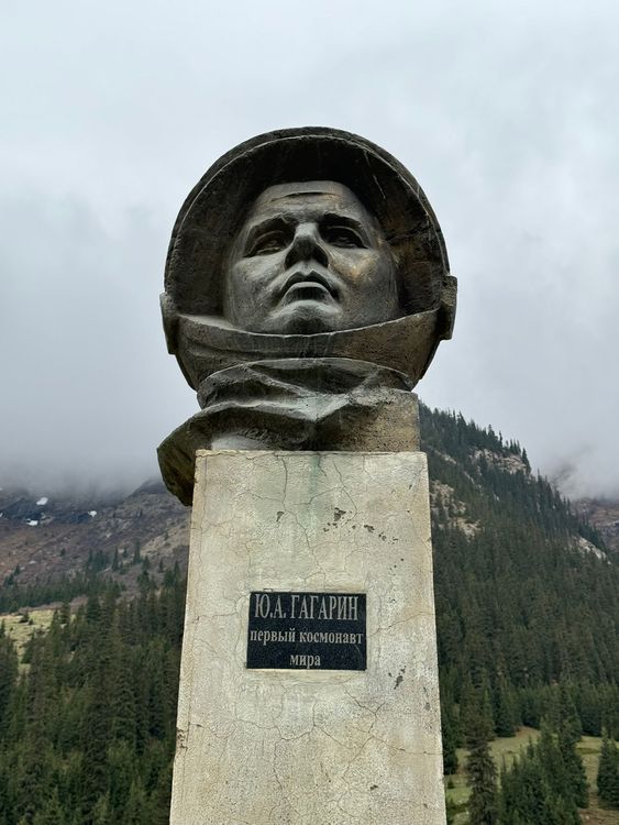 Экскурсия на южный берег Иссык-Куля: каньон Сказка, водопады Барскоона